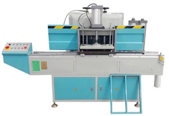 China Puertas y máquinas de la fabricación de Windows/máquina de aluminio resistentes del molino de extremo proveedor