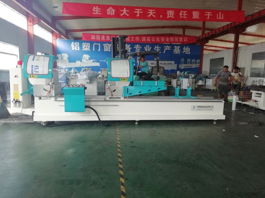 China El corte del perfil de la máquina de la ventana de aluminio del CNC consideró la máquina LJZ2 - CNC - 500X4200 proveedor